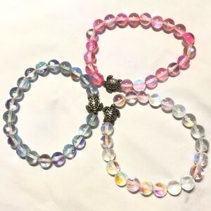 🐢 O & Co Glass beaded bracelet with turtle charm